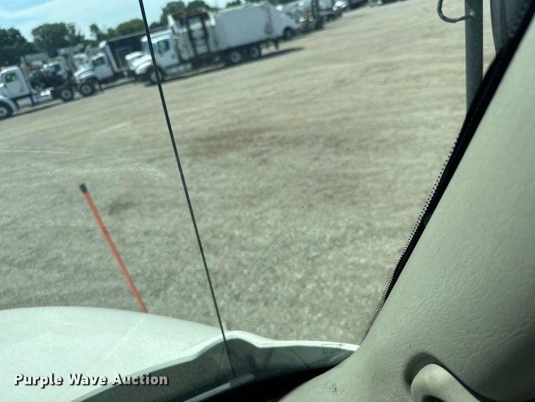 image for item EG1666 2009 International  DuraStar 4400 SBA  bucket truck