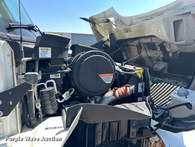 image for item EG1666 2009 International  DuraStar 4400 SBA  bucket truck