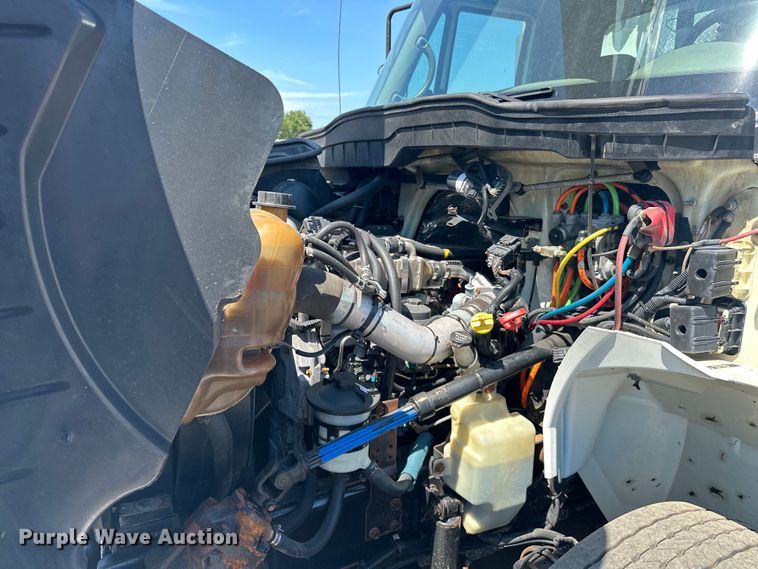 image for item EG1666 2009 International  DuraStar 4400 SBA  bucket truck