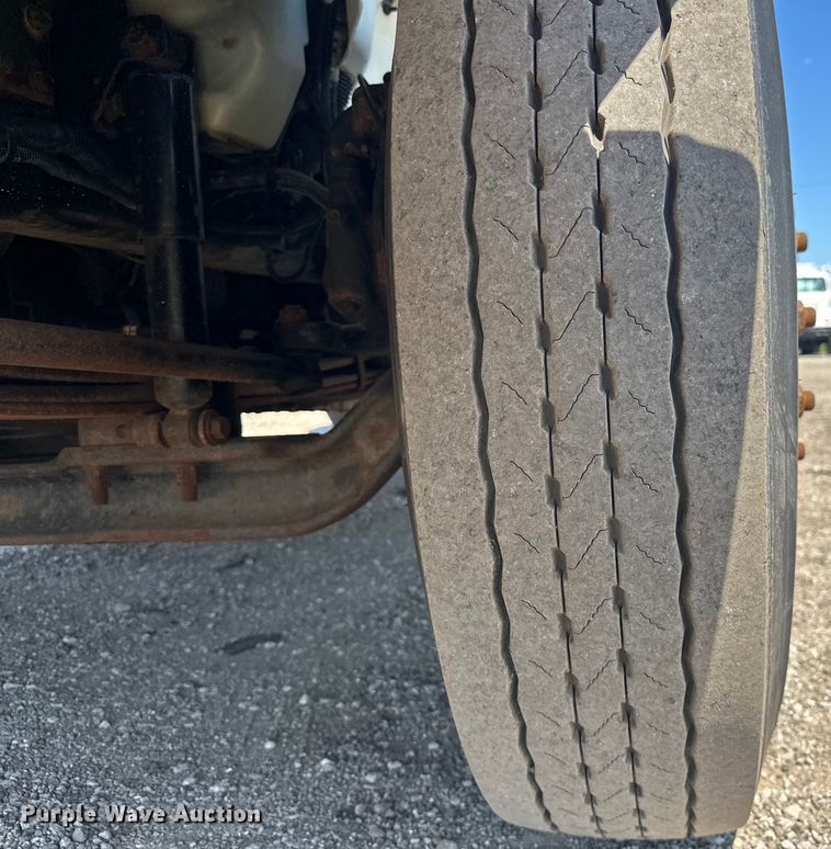 image for item EG1666 2009 International  DuraStar 4400 SBA  bucket truck