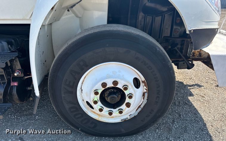 image for item EG1666 2009 International  DuraStar 4400 SBA  bucket truck