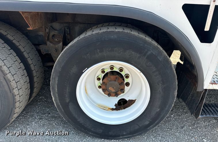 image for item EG1666 2009 International  DuraStar 4400 SBA  bucket truck