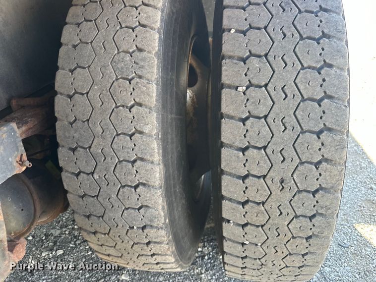 image for item EG1666 2009 International  DuraStar 4400 SBA  bucket truck