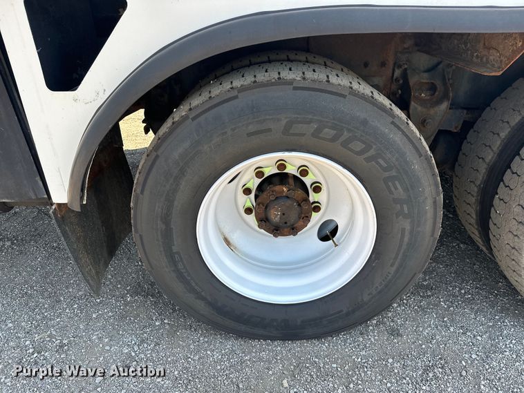 image for item EG1666 2009 International  DuraStar 4400 SBA  bucket truck