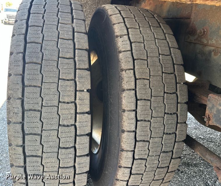 image for item EG1666 2009 International  DuraStar 4400 SBA  bucket truck