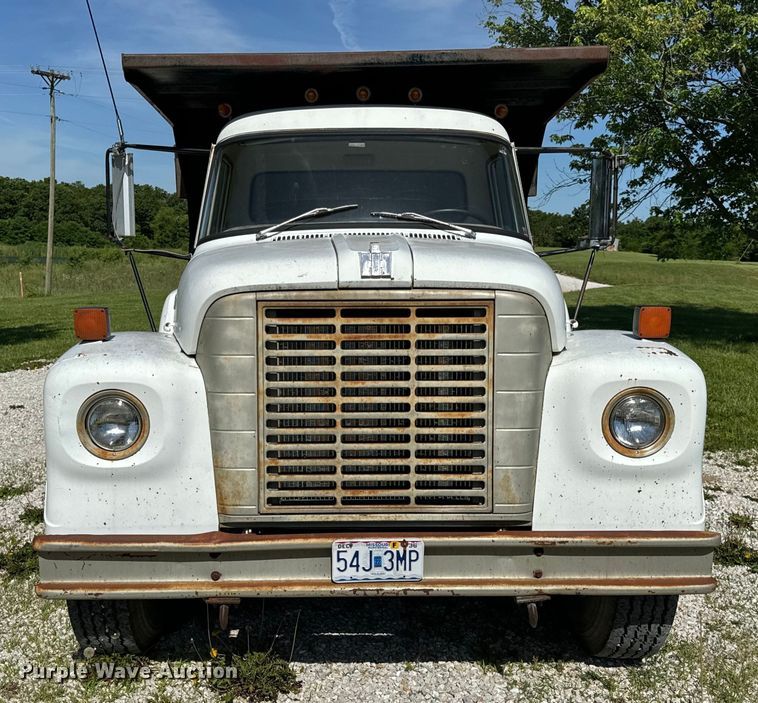 image for item EH6865 1975 International  Load Star 1800 dump truck