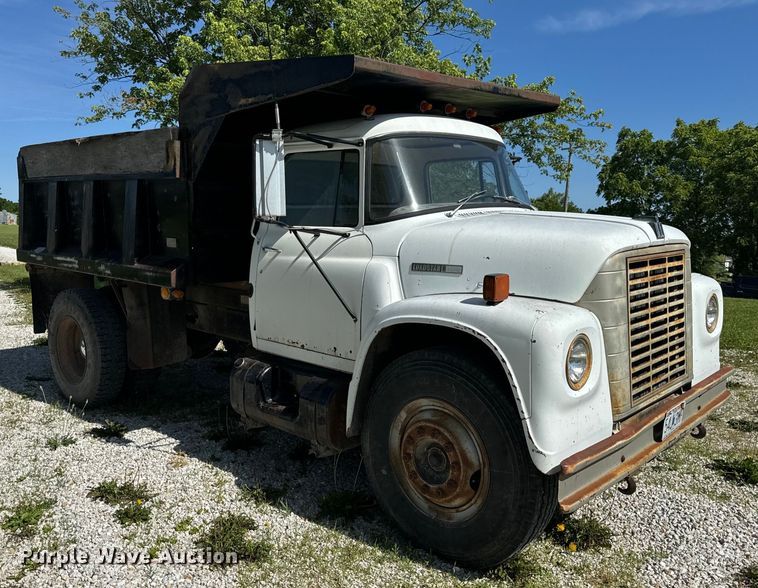 image for item EH6865 1975 International  Load Star 1800 dump truck