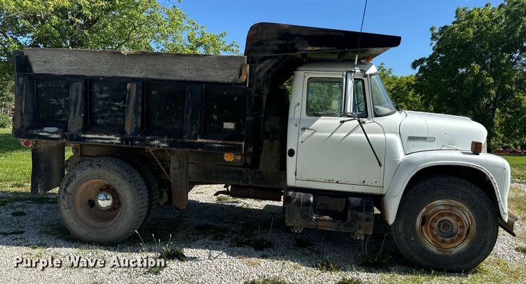 image for item EH6865 1975 International  Load Star 1800 dump truck