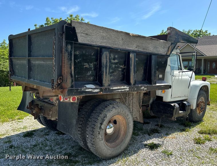 image for item EH6865 1975 International  Load Star 1800 dump truck