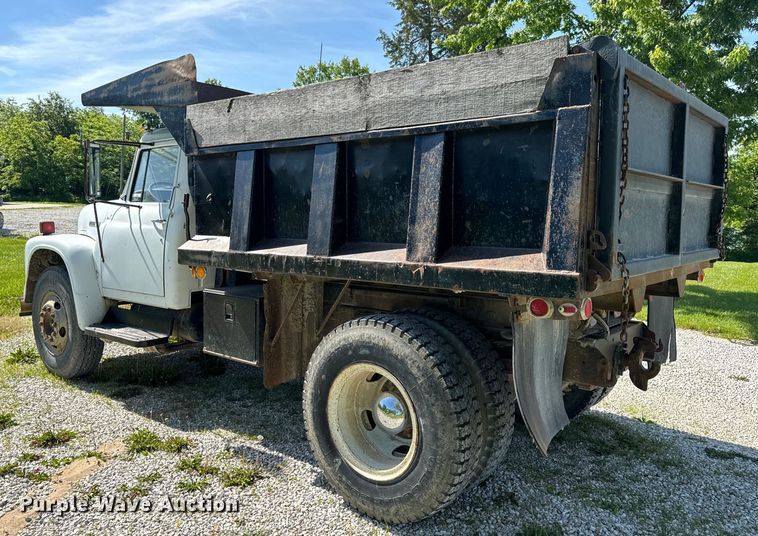image for item EH6865 1975 International  Load Star 1800 dump truck