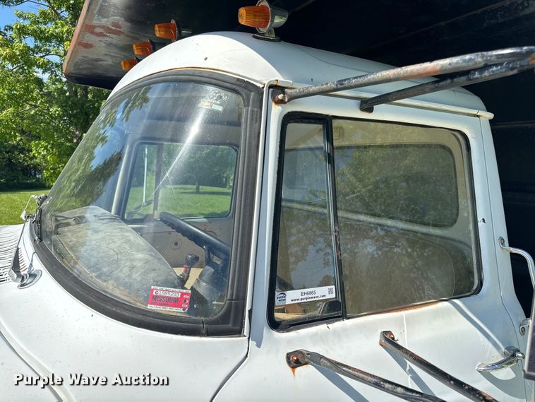 image for item EH6865 1975 International  Load Star 1800 dump truck