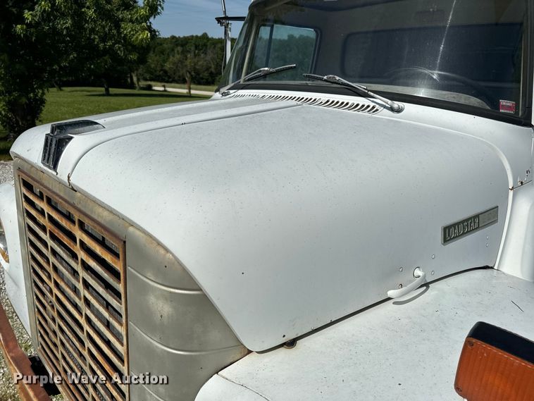 image for item EH6865 1975 International  Load Star 1800 dump truck