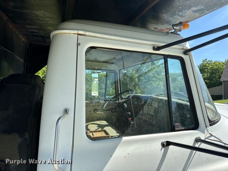 image for item EH6865 1975 International  Load Star 1800 dump truck