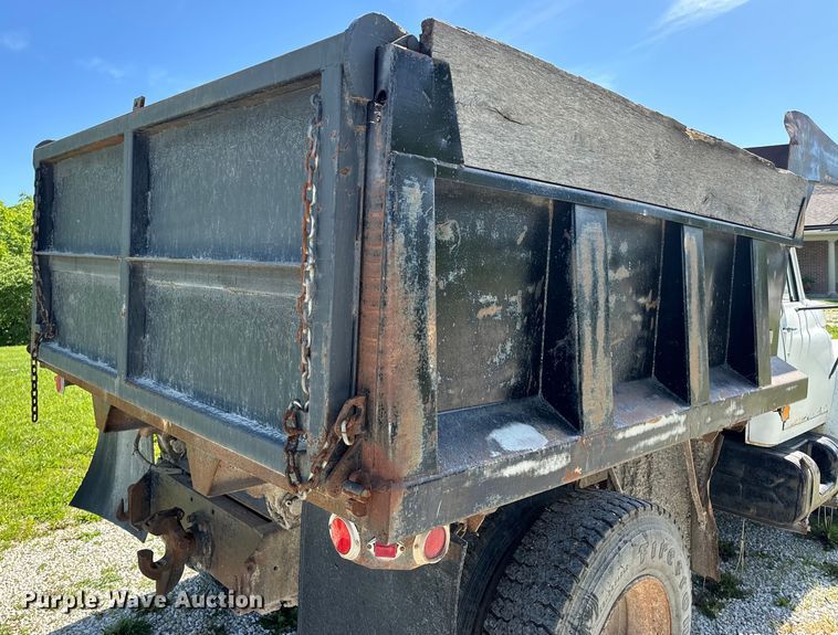 image for item EH6865 1975 International  Load Star 1800 dump truck