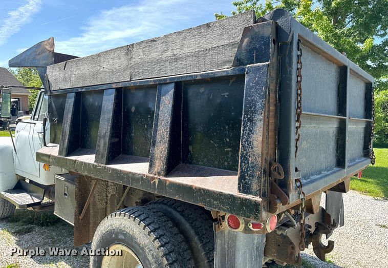 image for item EH6865 1975 International  Load Star 1800 dump truck