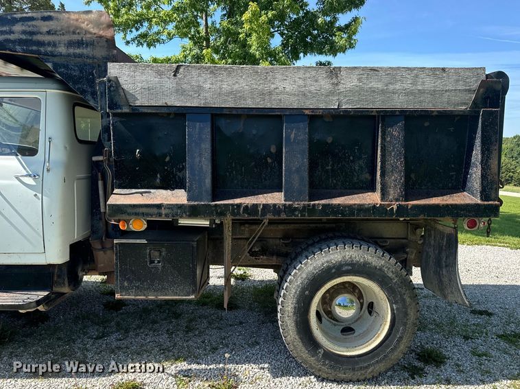 image for item EH6865 1975 International  Load Star 1800 dump truck