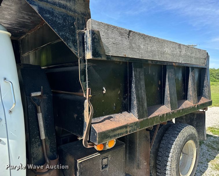 image for item EH6865 1975 International  Load Star 1800 dump truck