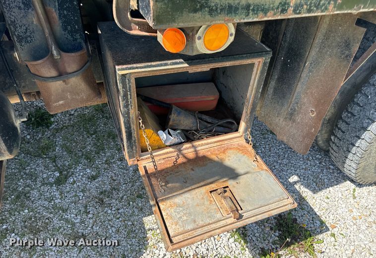 image for item EH6865 1975 International  Load Star 1800 dump truck