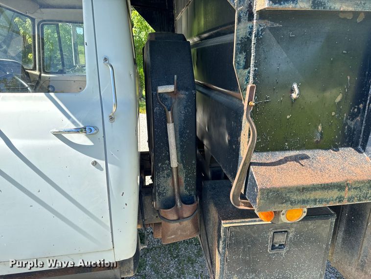 image for item EH6865 1975 International  Load Star 1800 dump truck