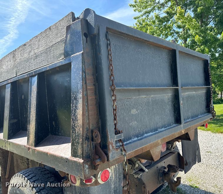 image for item EH6865 1975 International  Load Star 1800 dump truck