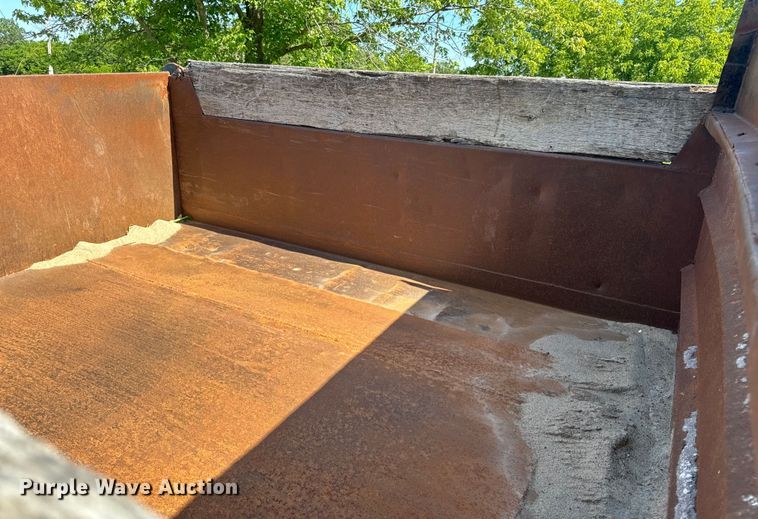 image for item EH6865 1975 International  Load Star 1800 dump truck