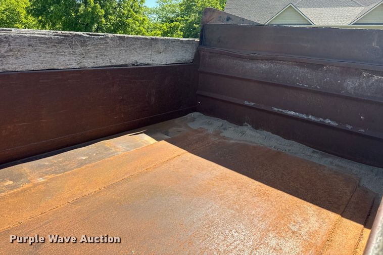 image for item EH6865 1975 International  Load Star 1800 dump truck