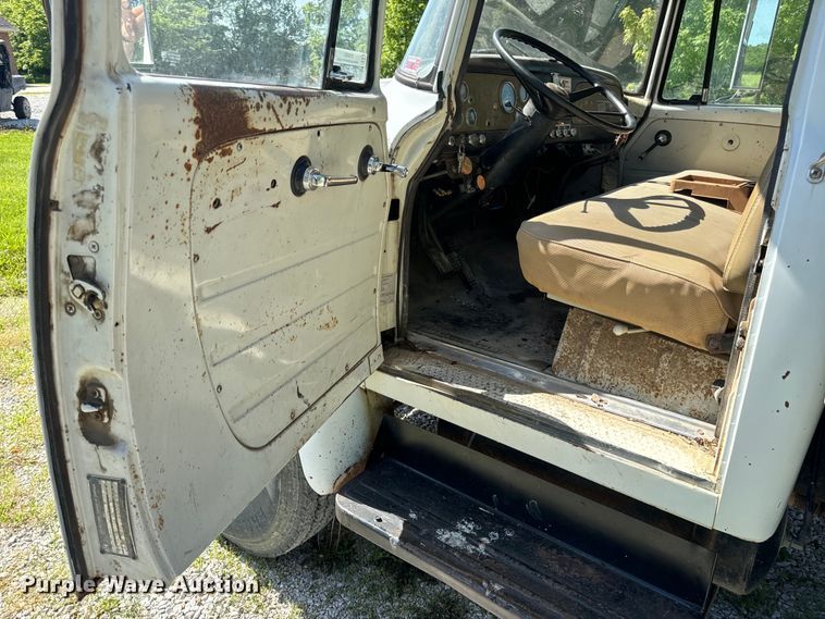 image for item EH6865 1975 International  Load Star 1800 dump truck