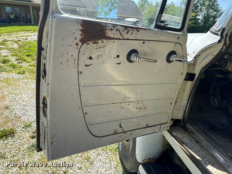 image for item EH6865 1975 International  Load Star 1800 dump truck