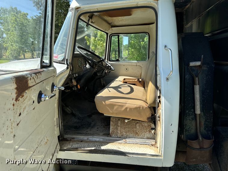 image for item EH6865 1975 International  Load Star 1800 dump truck