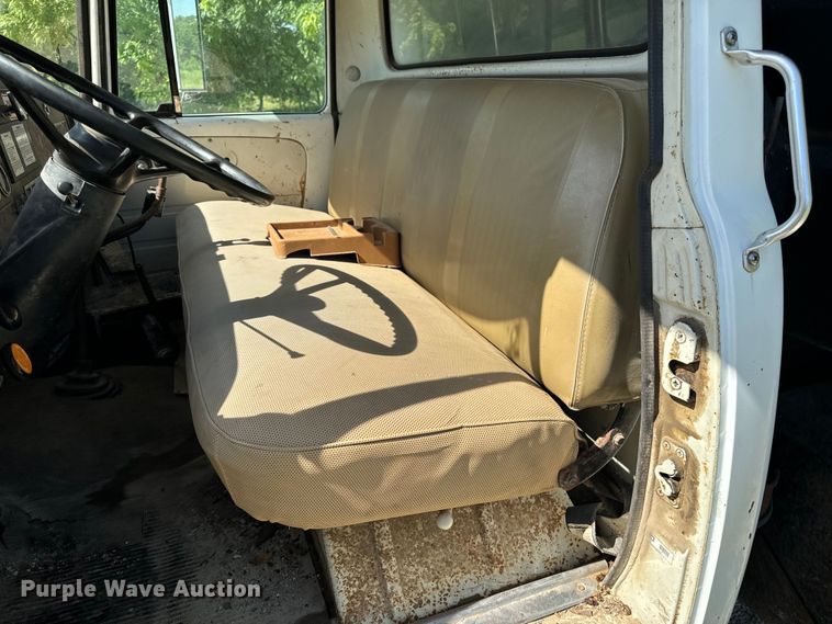 image for item EH6865 1975 International  Load Star 1800 dump truck