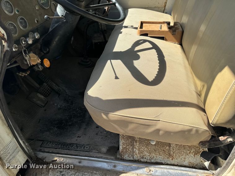 image for item EH6865 1975 International  Load Star 1800 dump truck