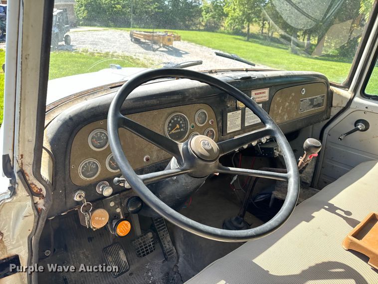 image for item EH6865 1975 International  Load Star 1800 dump truck