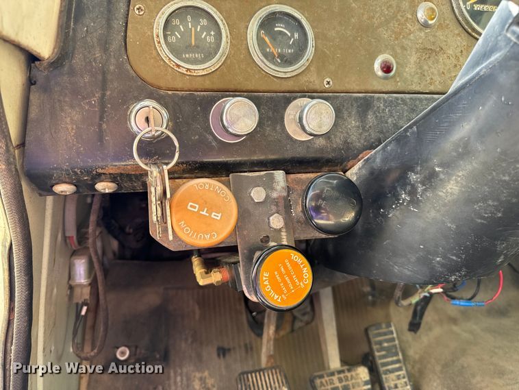 image for item EH6865 1975 International  Load Star 1800 dump truck