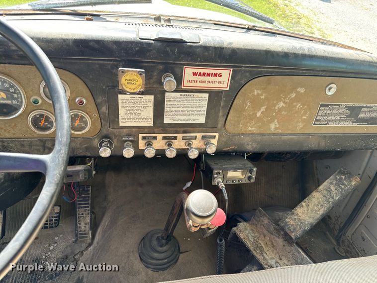 image for item EH6865 1975 International  Load Star 1800 dump truck