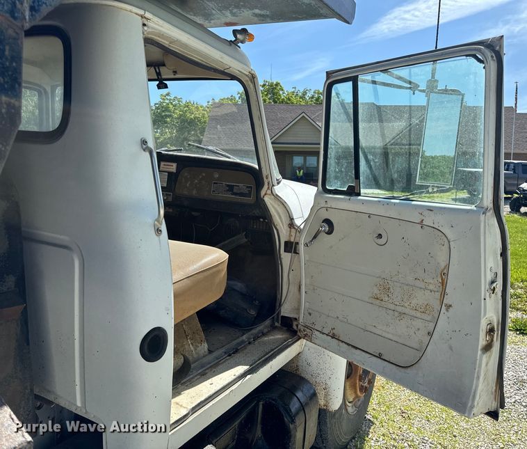 image for item EH6865 1975 International  Load Star 1800 dump truck