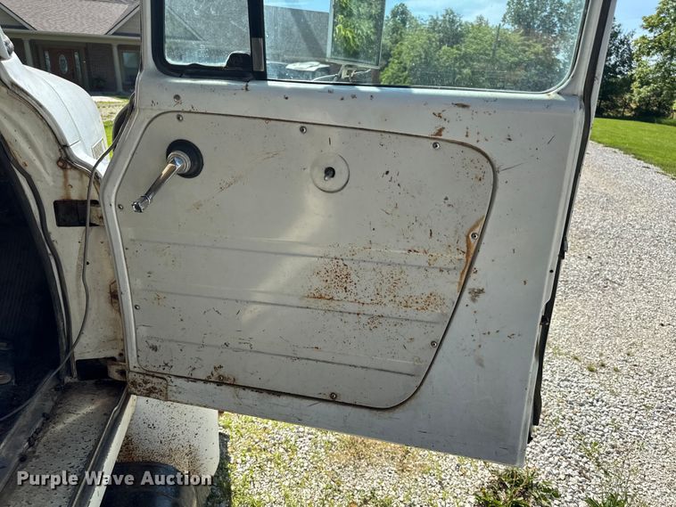 image for item EH6865 1975 International  Load Star 1800 dump truck