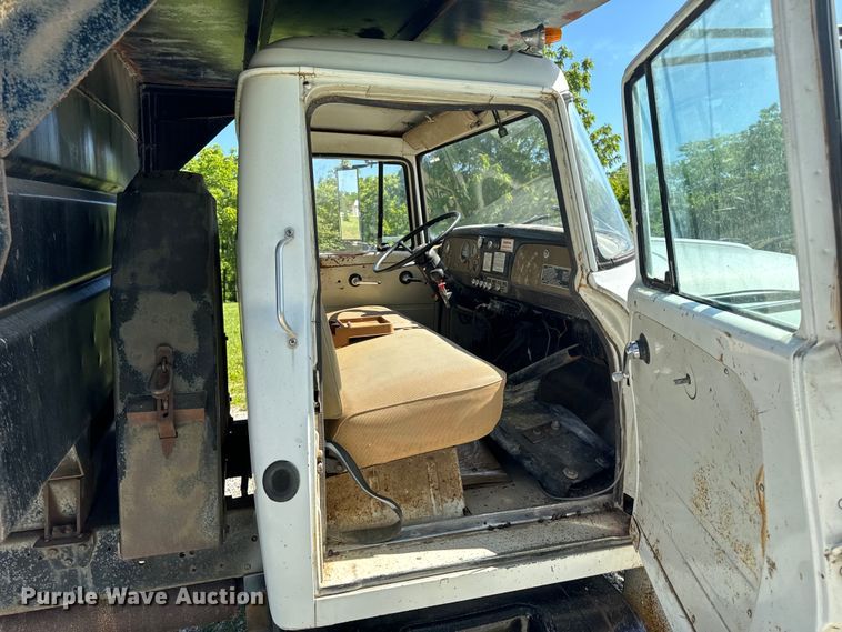 image for item EH6865 1975 International  Load Star 1800 dump truck