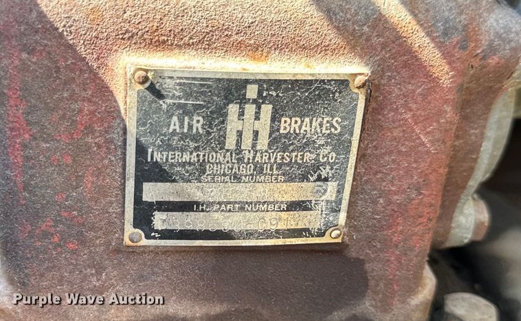 image for item EH6865 1975 International  Load Star 1800 dump truck