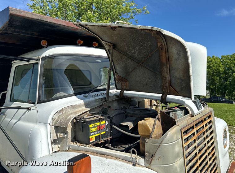 image for item EH6865 1975 International  Load Star 1800 dump truck