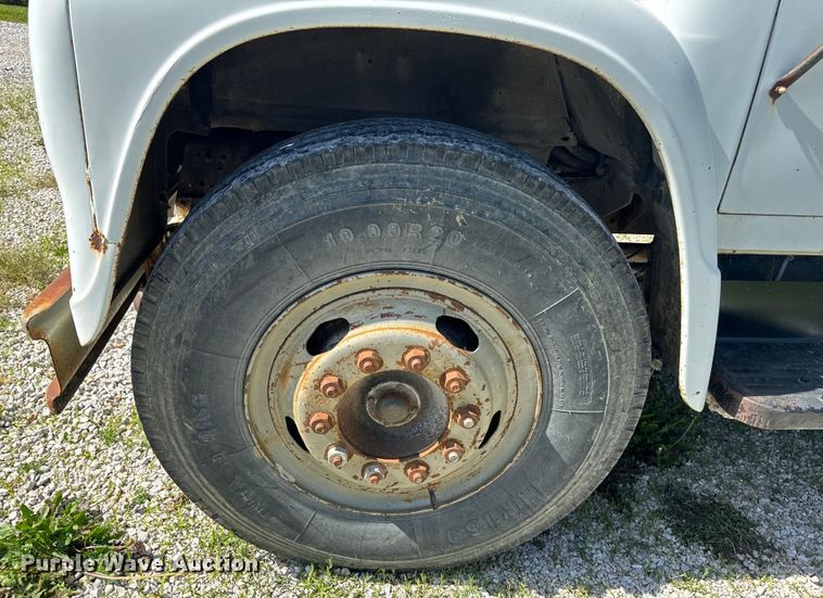 image for item EH6865 1975 International  Load Star 1800 dump truck