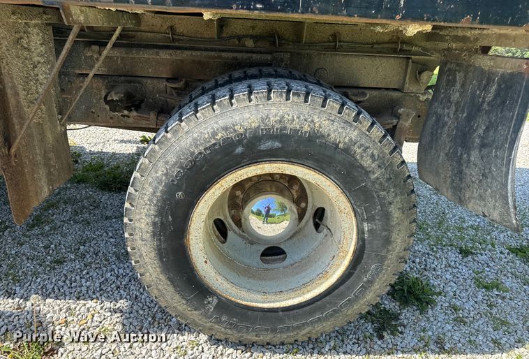 image for item EH6865 1975 International  Load Star 1800 dump truck