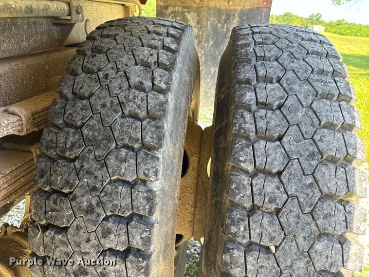 image for item EH6865 1975 International  Load Star 1800 dump truck