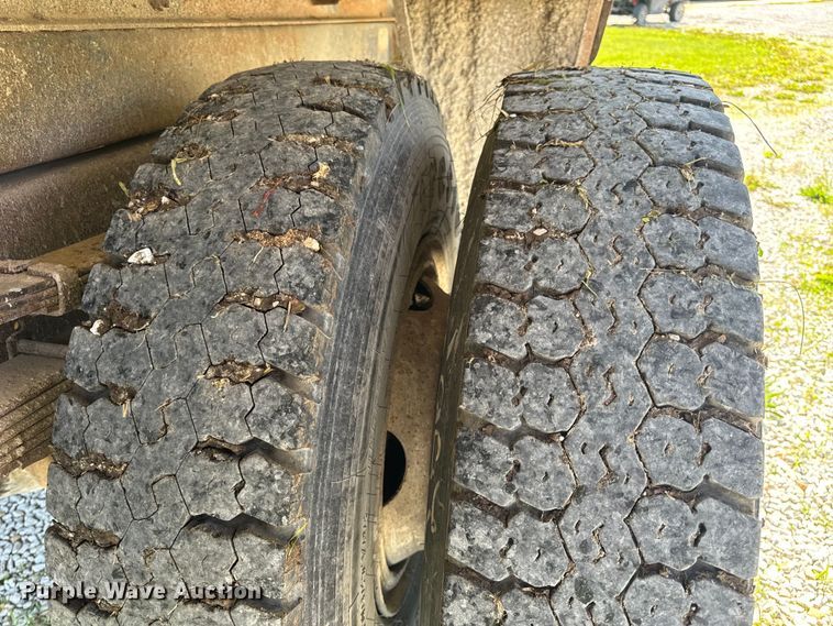 image for item EH6865 1975 International  Load Star 1800 dump truck