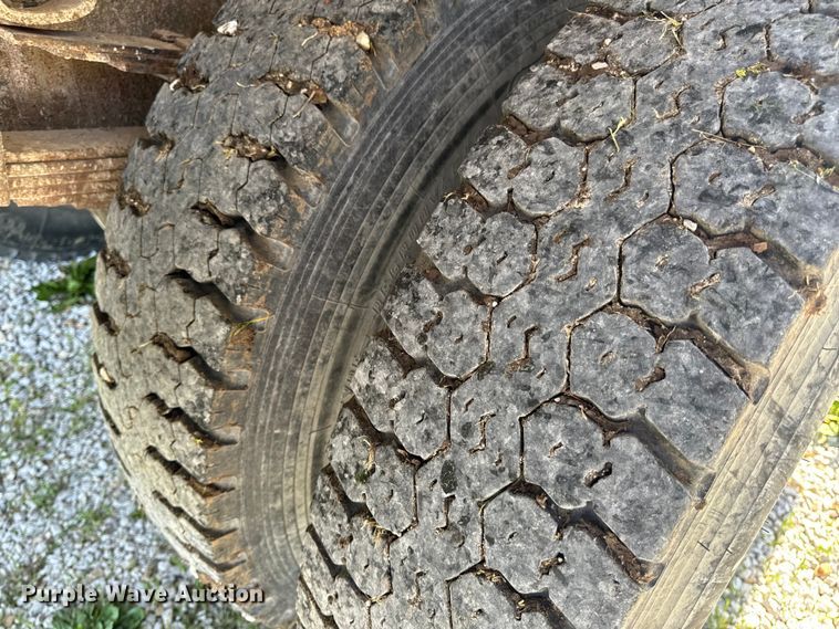 image for item EH6865 1975 International  Load Star 1800 dump truck