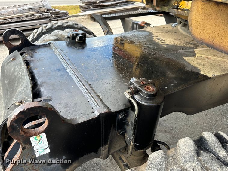 image for item EH6924 2000 Caterpillar M318 wheeled excavator