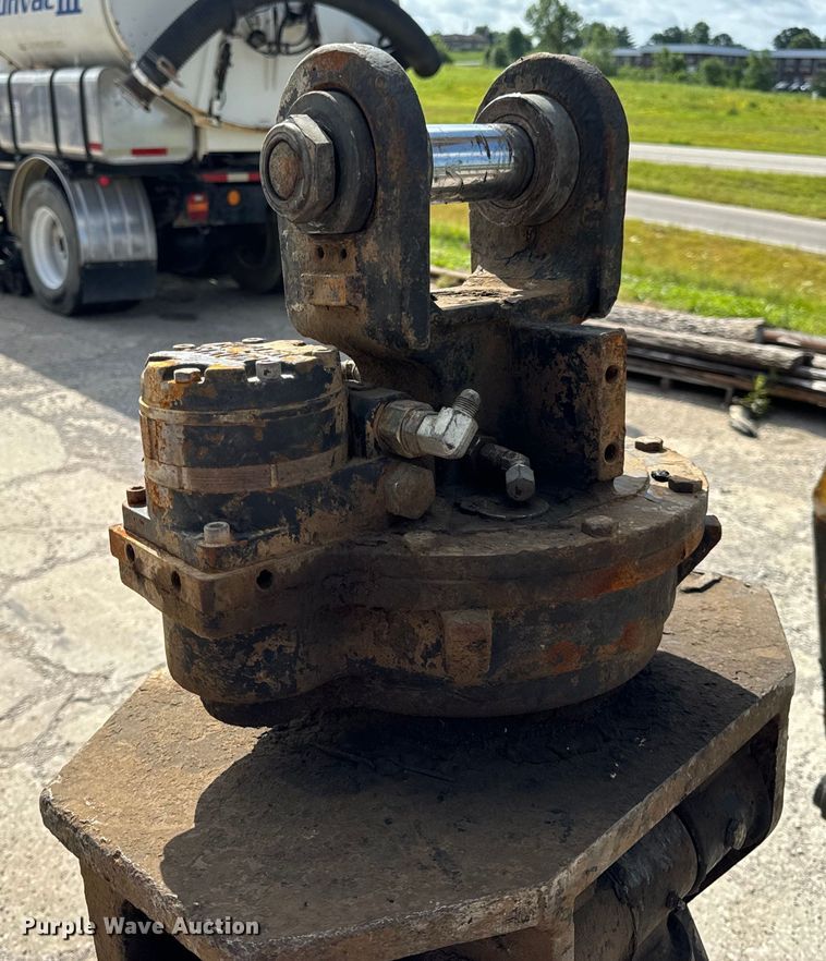 image for item EH6924 2000 Caterpillar M318 wheeled excavator