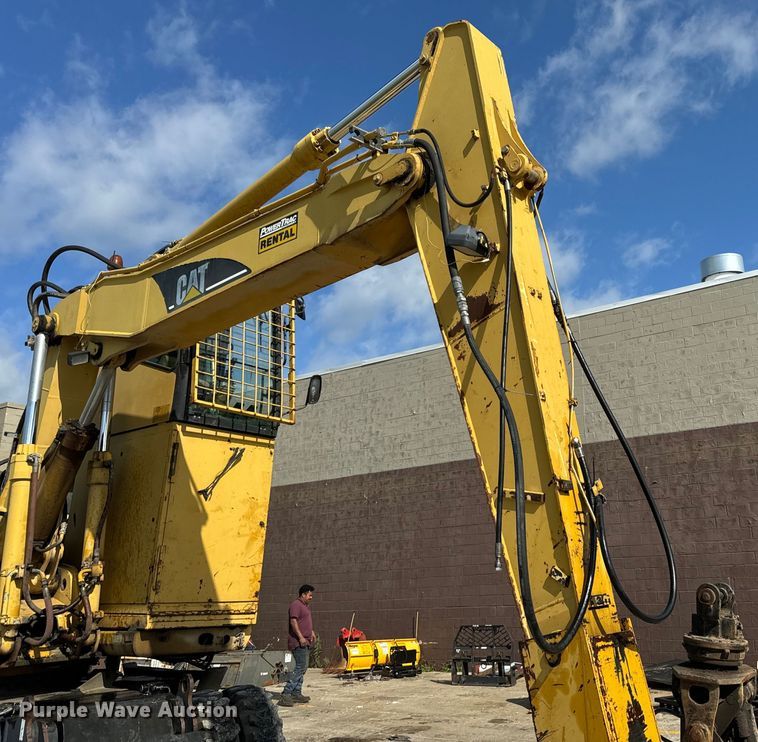 image for item EH6924 2000 Caterpillar M318 wheeled excavator