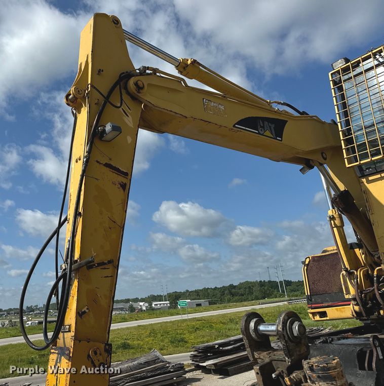 image for item EH6924 2000 Caterpillar M318 wheeled excavator