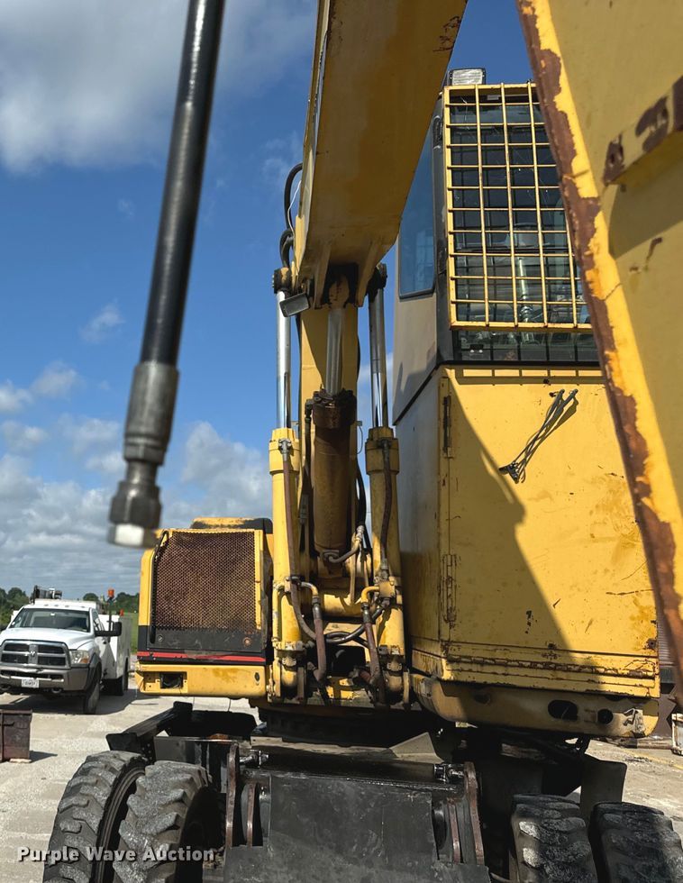 image for item EH6924 2000 Caterpillar M318 wheeled excavator