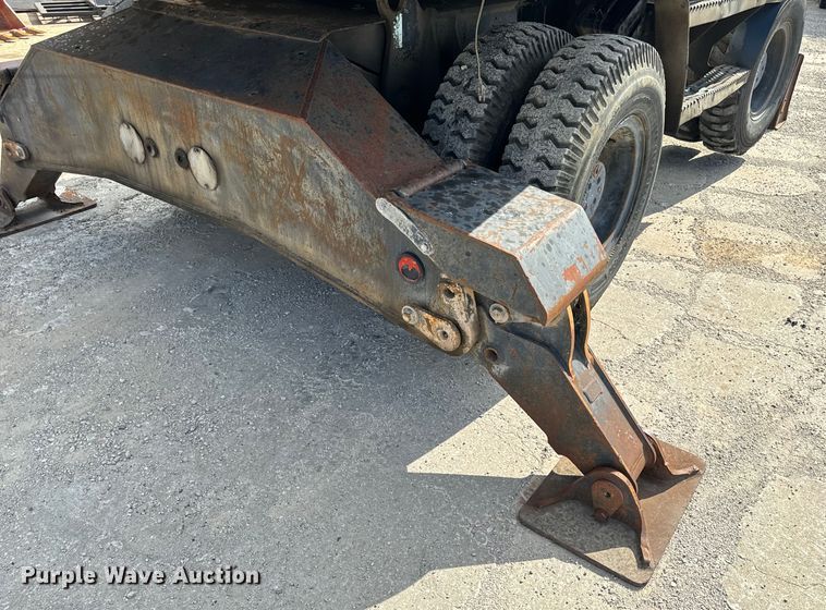 image for item EH6924 2000 Caterpillar M318 wheeled excavator